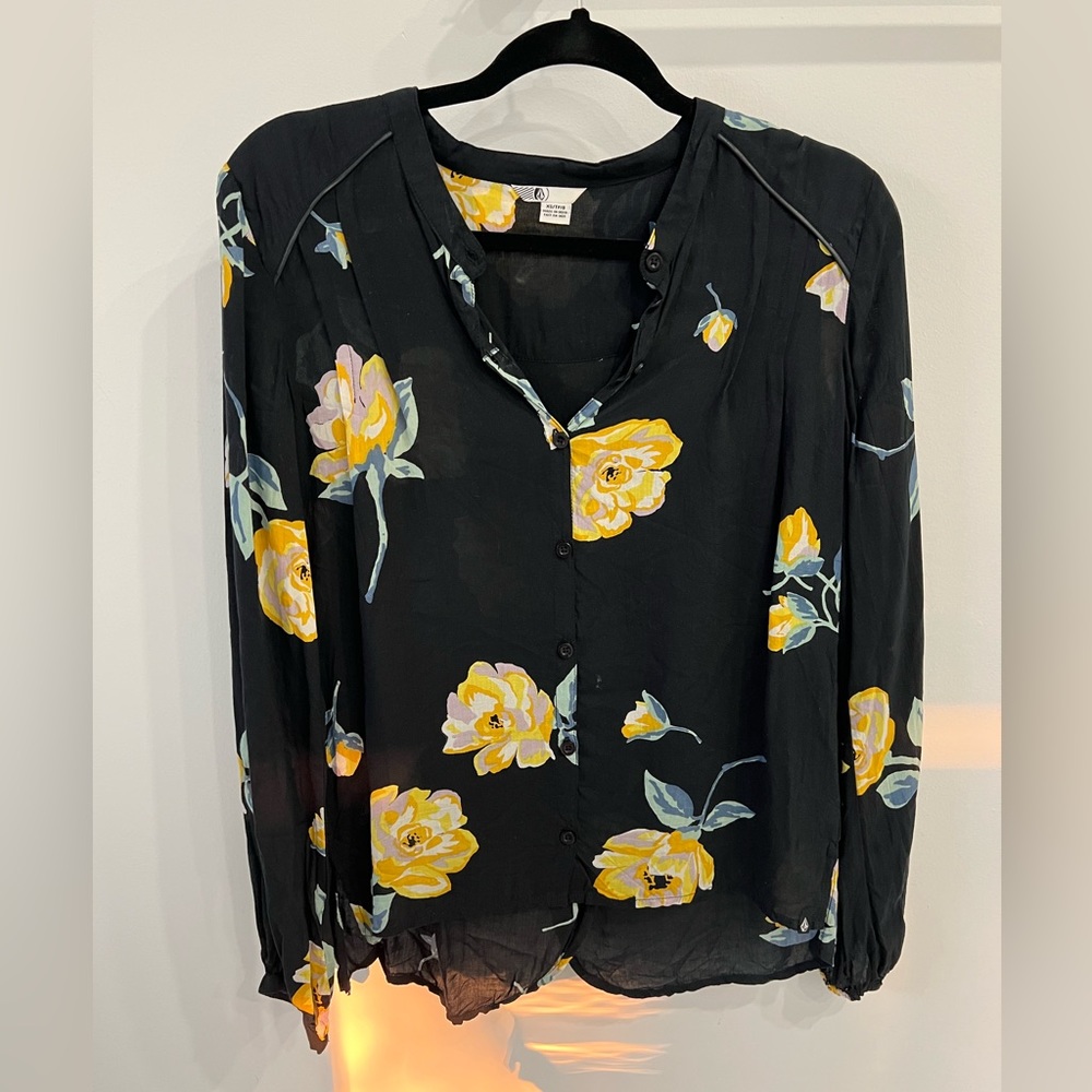 Volcom button up split back long sleeve xs